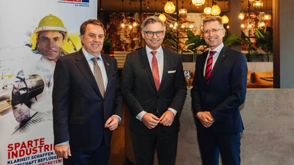 WKNÖ-Präsident Wolfgang Ecker, Finanzminister Magnus Brunner und Spartenobmann Helmut Schwarzl beim Industrielunch der Sparte Industrie der WKNÖ (v.l.n.r.)